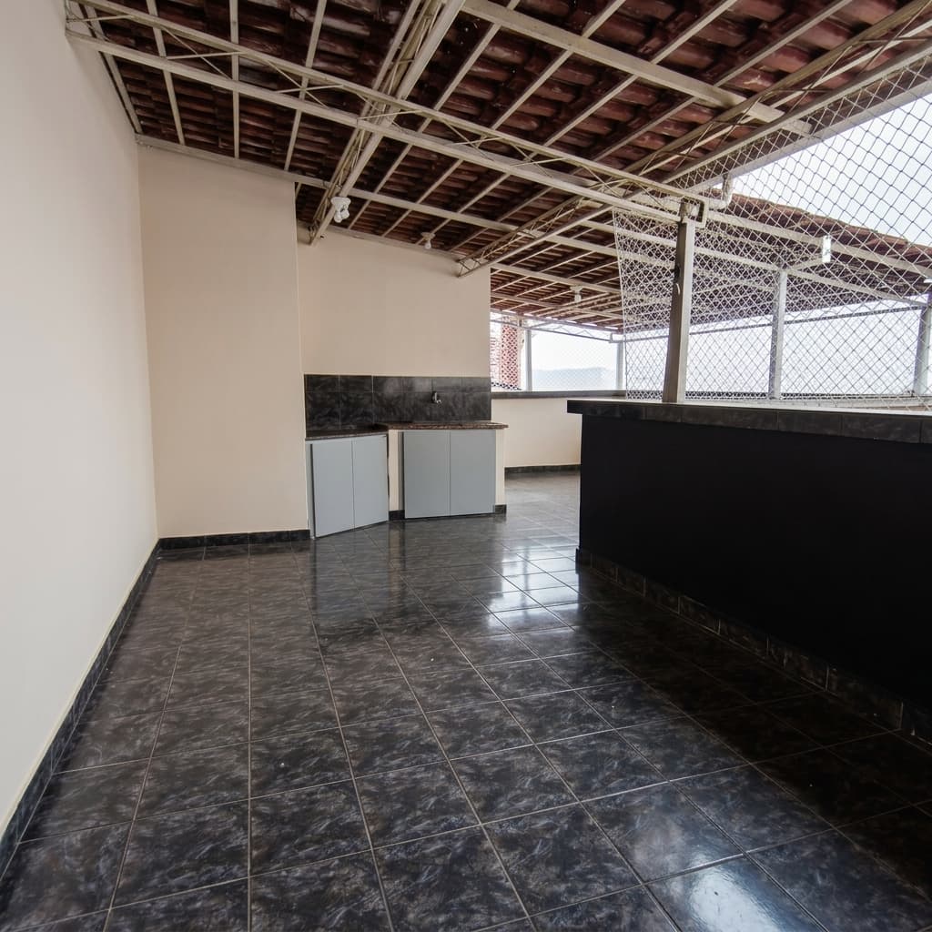 Cobertura no Cascatinha com vista para o verde